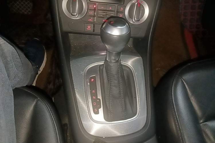 Used Audi Q3 2015 30 TFSI Comfort Model Gear Lever