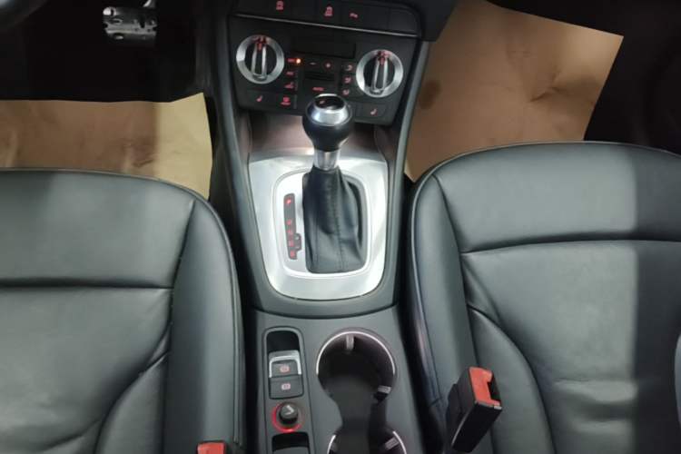 Used Audi Q3 2015 35 TFSI Ambition Edition Gear Lever