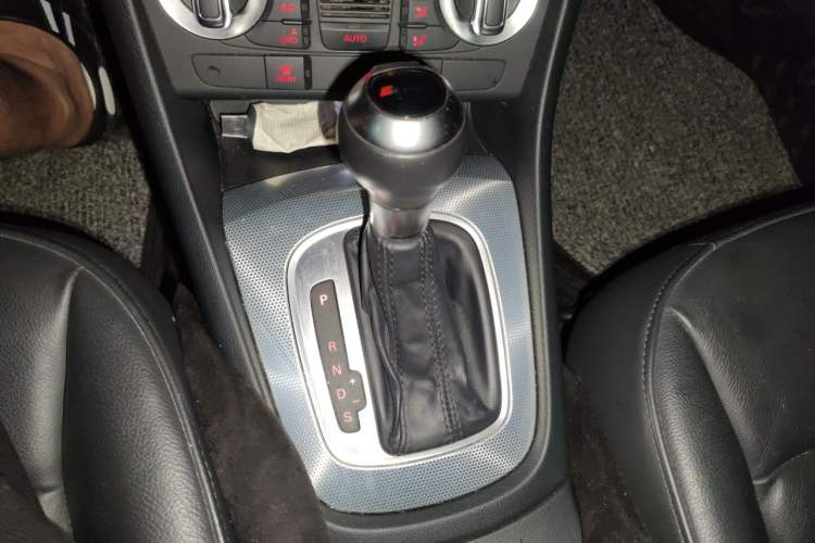 Used Audi Q3 2015 30 TFSI Comfort Model Gear Lever