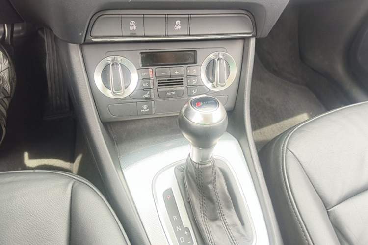 Used Audi Q3 2015 30 TFSI Comfort Model Gear Lever