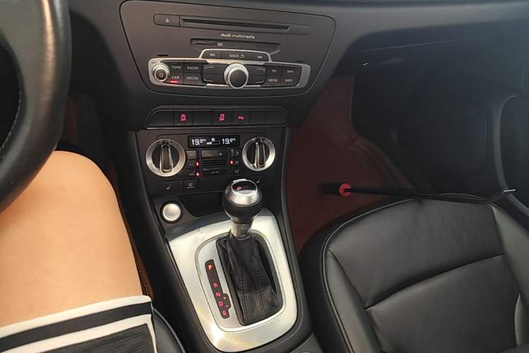 Used Audi Q3 2015 35 TFSI Millionth Anniversary Comfort Model Gear Lever