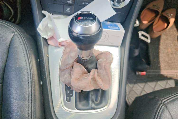 Used Audi Q3 2015 30 TFSI Comfort Model Gear Lever