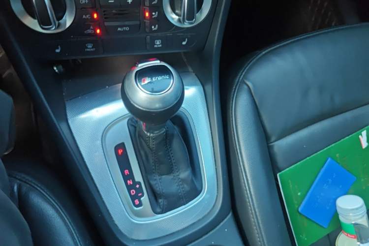 Used Audi Q3 2015 35 TFSI Comfort Model Gear Lever