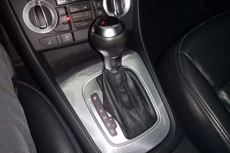 Used Audi Q3 2015 35 TFSI Comfort Model Gear Lever
