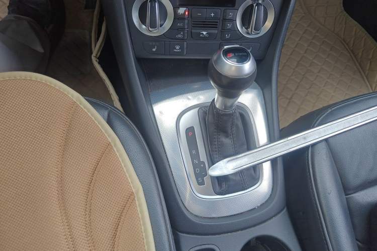 Used Audi Q3 2015 35 TFSI Comfort Model Gear Lever