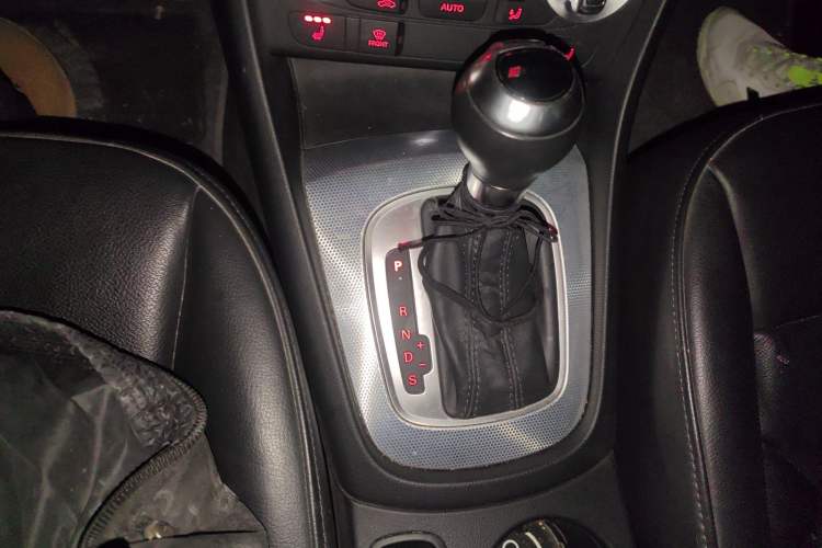 Used Audi Q3 2015 35 TFSI quattro Technology Edition Gear Lever