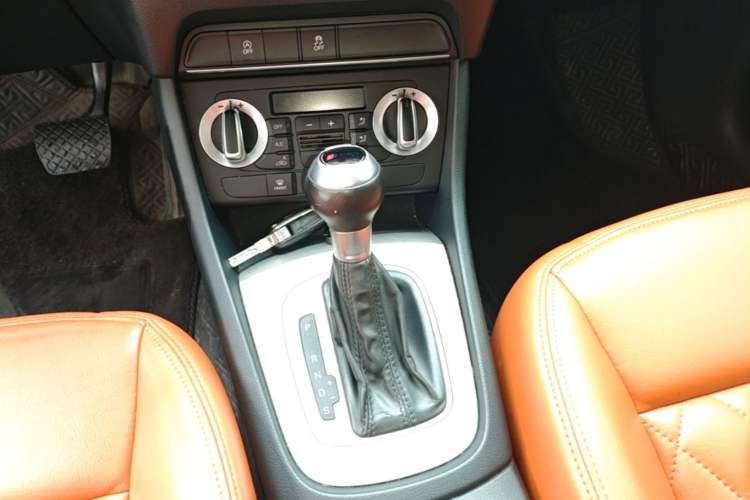 Used Audi Q3 2015 30 TFSI Ambition Edition Gear Lever