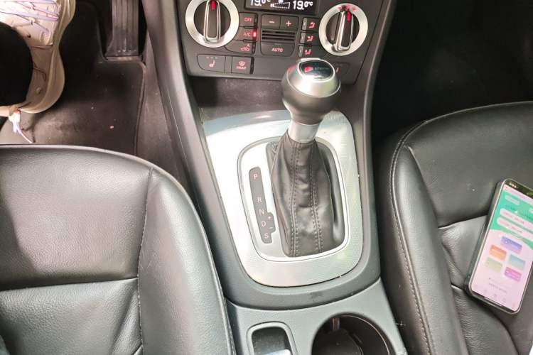 Used Audi Q3 2015 35 TFSI Comfort Model Gear Lever