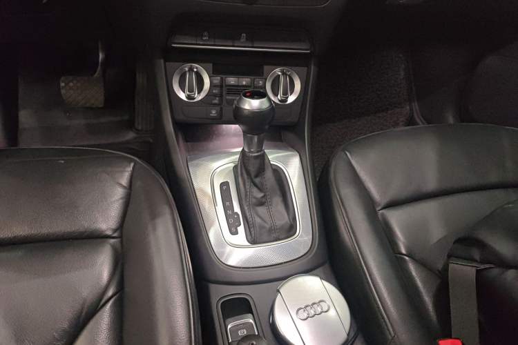 Used Audi Q3 2015 30 TFSI Comfort Model Gear Lever