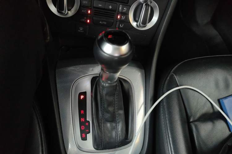 Used Audi Q3 2015 30 TFSI Comfort Model Gear Lever