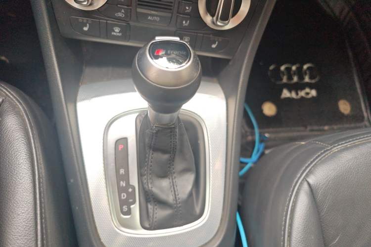 Used Audi Q3 2015 35 TFSI Comfort Model Gear Lever