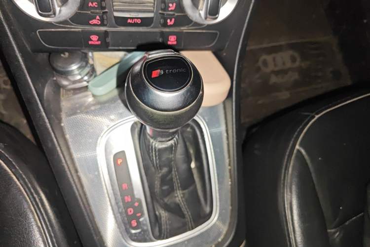 Used Audi Q3 2015 30 TFSI Comfort Model Gear Lever