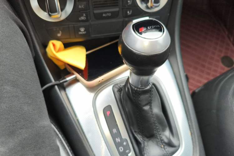 Used Audi Q3 2015 35 TFSI quattro Technology Edition Gear Lever