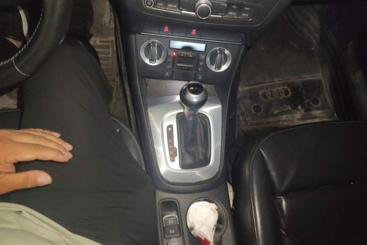 Used Audi Q3 2015 30 TFSI Ambition Edition Gear Lever
