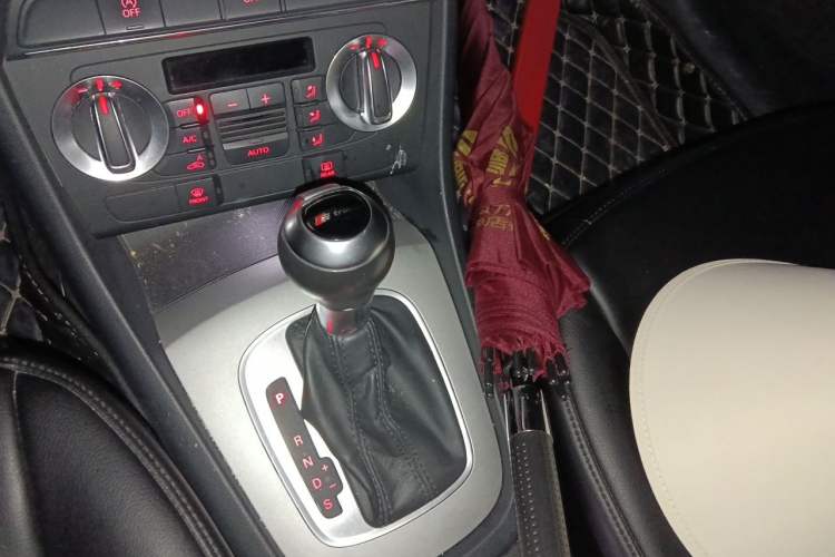 Used Audi Q3 2015 35 TFSI Millionth Anniversary Comfort Model Gear Lever