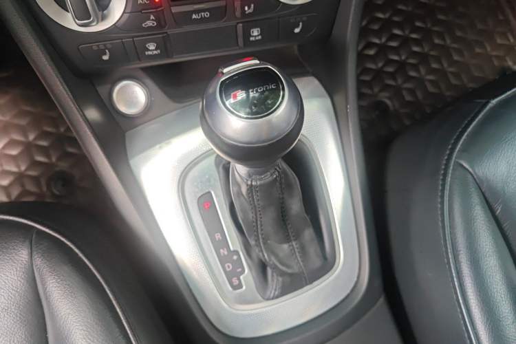 Used Audi Q3 2015 35 TFSI quattro Technology Edition Gear Lever