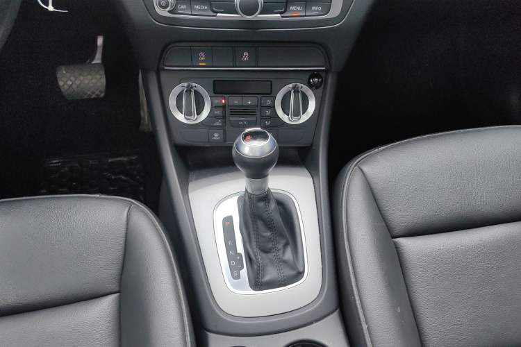 Used Audi Q3 2015 30 TFSI Ambition Edition Gear Lever