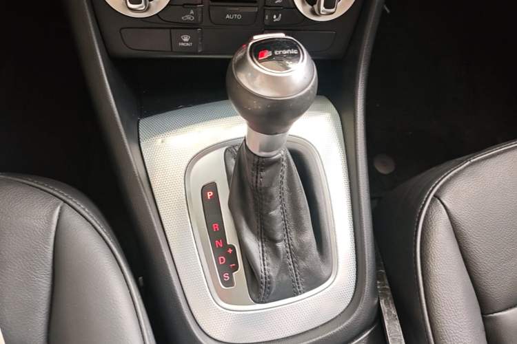 Used Audi Q3 2015 30 TFSI Comfort Model Gear Lever
