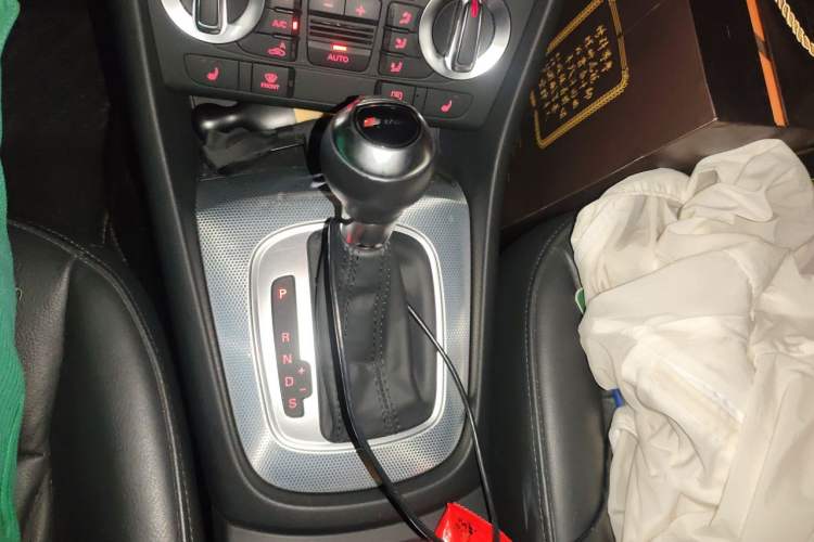 Used Audi Q3 2015 35 TFSI quattro Technology Edition Gear Lever