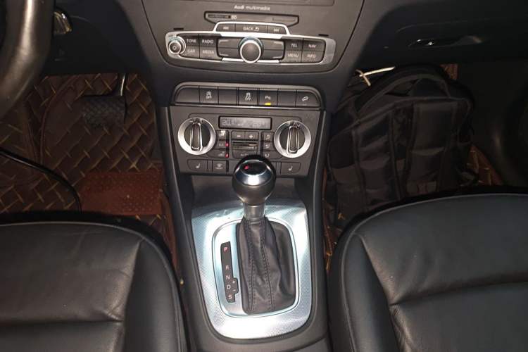Used Audi Q3 2015 35 TFSI quattro Millionth Anniversary Edition Gear Lever