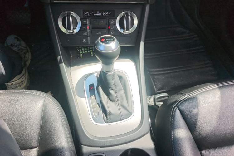Used Audi Q3 2015 30 TFSI Ambition Edition Gear Lever