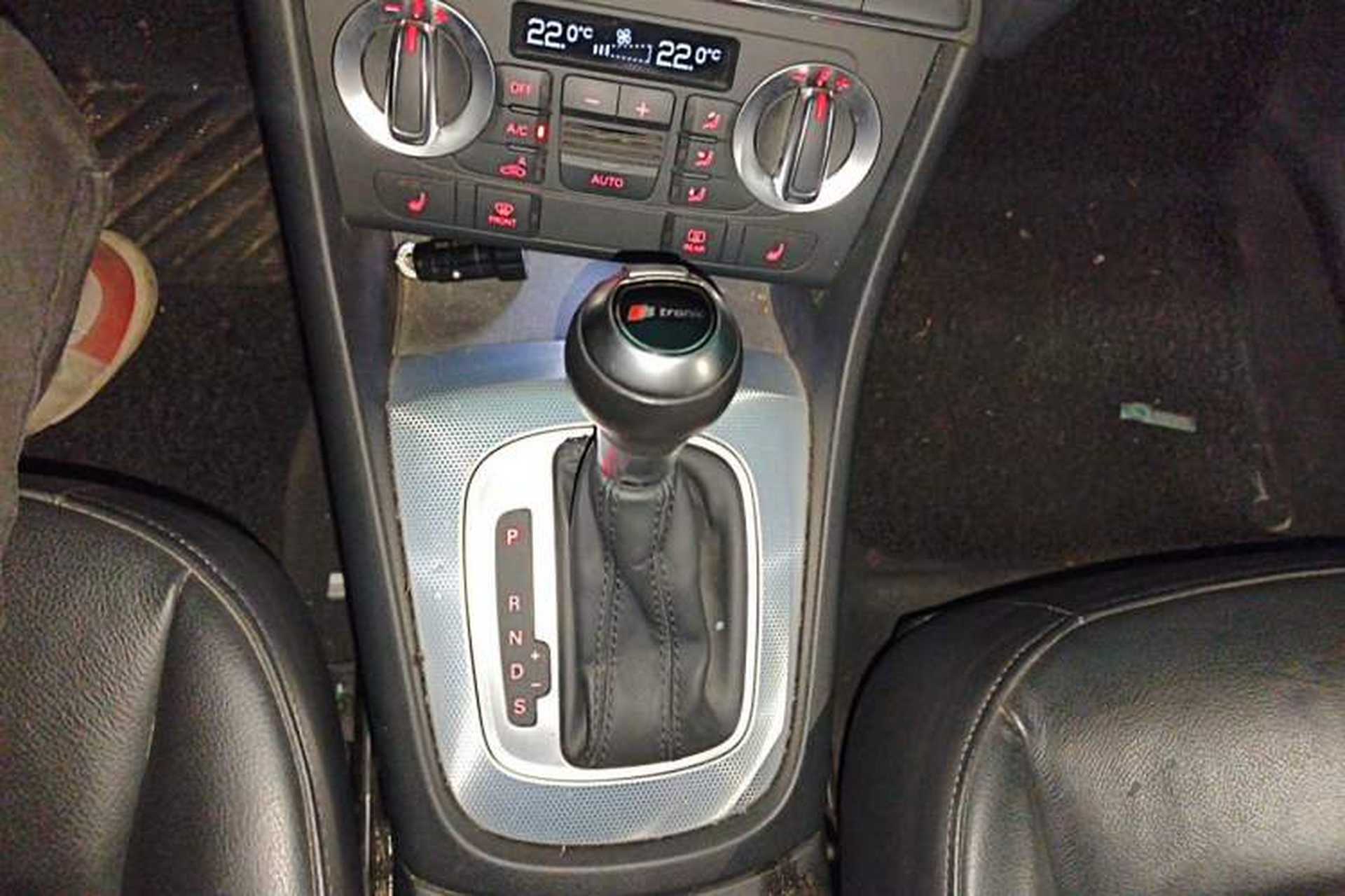 Used Audi Q3 2015 35 TFSI Comfort Model Gear Lever