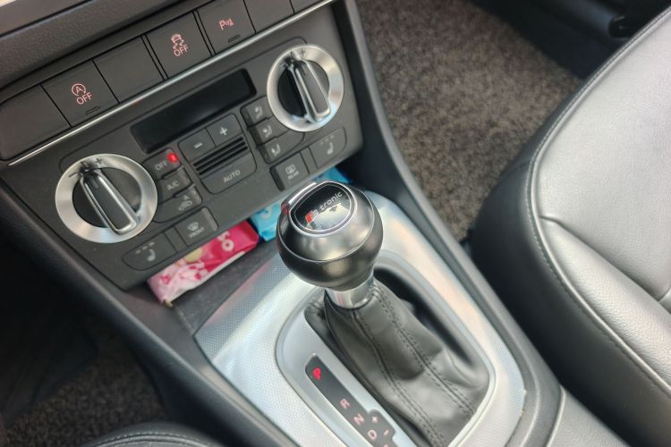 Used Audi Q3 2015 35 TFSI Comfort Model Gear Lever