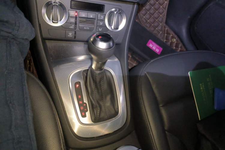 Used Audi Q3 2015 30 TFSI Comfort Model Gear Lever