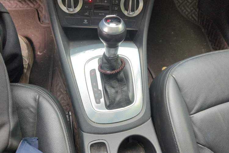 Used Audi Q3 2015 30 TFSI Comfort Model Gear Lever