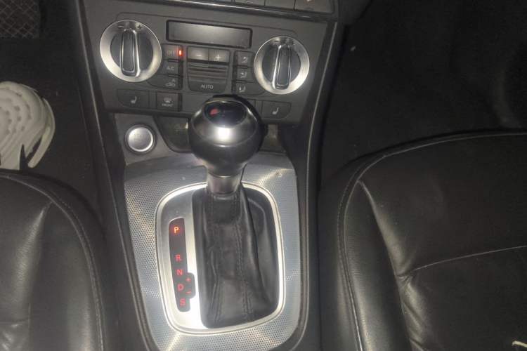 Used Audi Q3 2015 35 TFSI quattro Technology Edition Gear Lever
