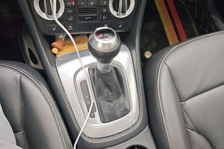 Used Audi Q3 2015 35 TFSI Comfort Model Gear Lever