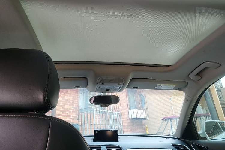 Used Audi Q3 2015 35 TFSI Ambition Edition Headliner