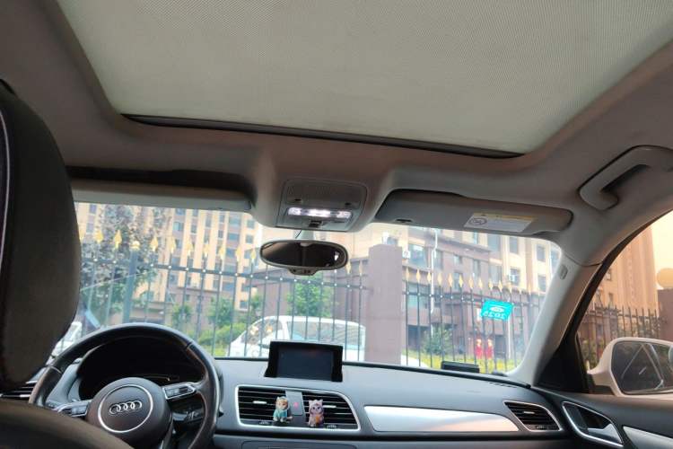 Used Audi Q3 2015 35 TFSI Comfort Model Headliner