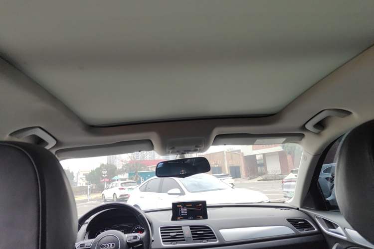 Used Audi Q3 2015 35 TFSI Comfort Model Headliner