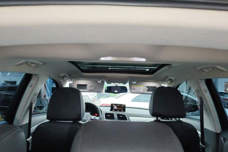Used Audi Q3 2015 35 TFSI Comfort Model Headliner