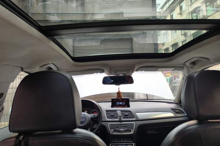 Used Audi Q3 2015 35 TFSI Comfort Model Headliner