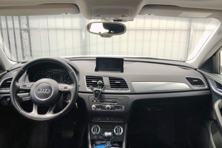 Used Audi Q3 2015 35 TFSI Comfort Model Headliner