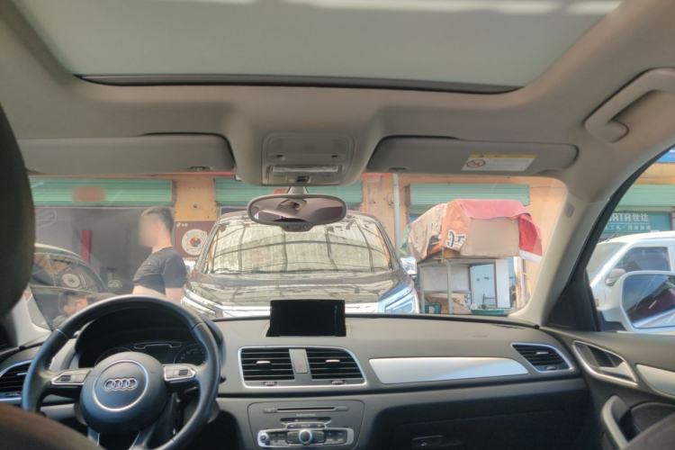 Used Audi Q3 2015 35 TFSI Comfort Model Headliner