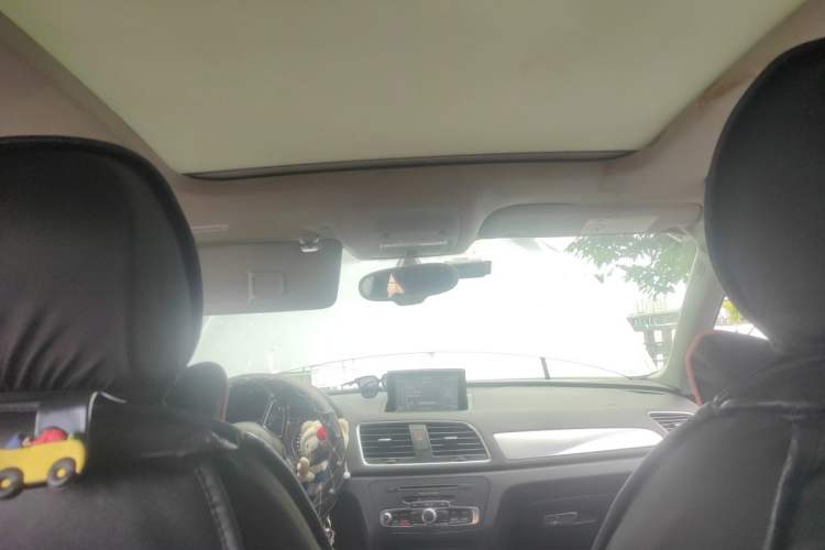 Used Audi Q3 2015 35 TFSI Comfort Model Headliner