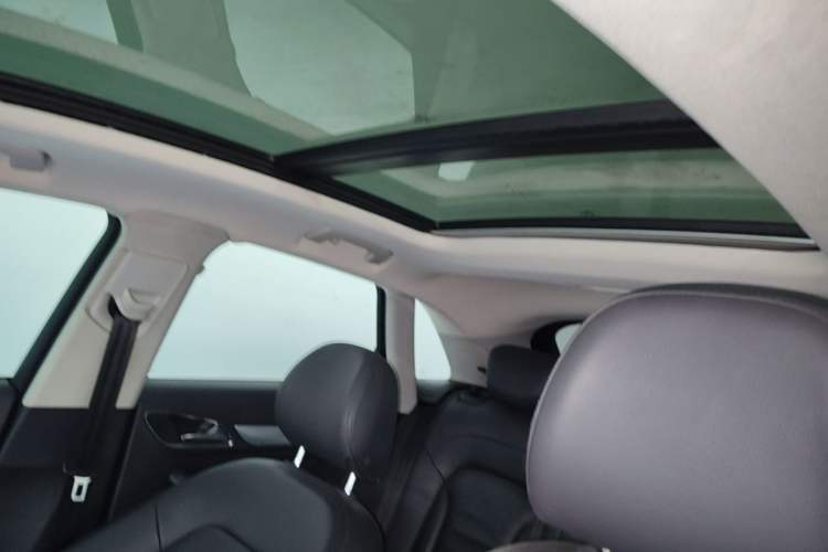 Used Audi Q3 2015 35 TFSI Comfort Model Headliner