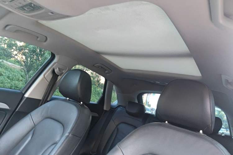 Used Audi Q3 2015 35 TFSI Comfort Model Headliner