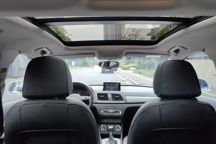 Used Audi Q3 2015 30 TFSI Ambition Edition Headliner