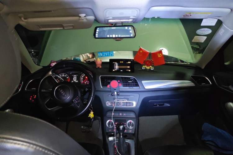Used Audi Q3 2015 35 TFSI Comfort Model Headliner