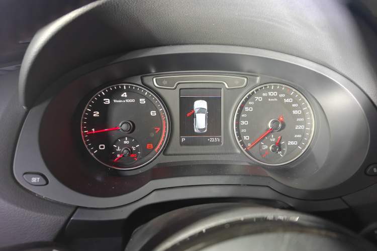 Used Audi Q3 2015 35 TFSI quattro Technology Edition Instrument Cluster