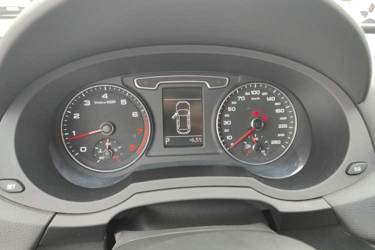 Used Audi Q3 2015 35 TFSI Comfort Model Instrument Cluster