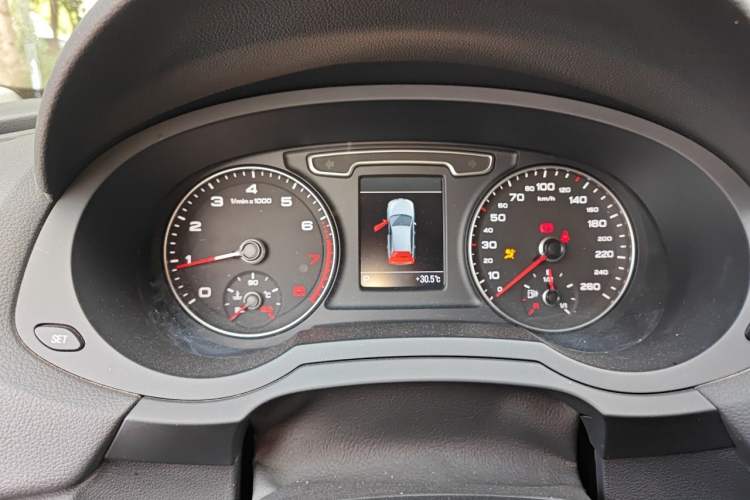 Used Audi Q3 2015 35 TFSI quattro Technology Edition Instrument Cluster