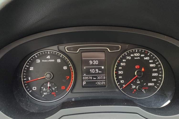 Used Audi Q3 2015 30 TFSI Ambition Edition Instrument Cluster