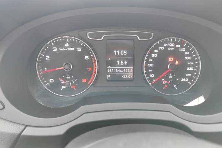 Used Audi Q3 2015 35 TFSI Comfort Model Instrument Cluster