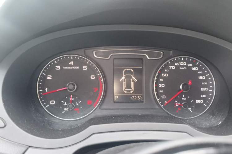 Used Audi Q3 2015 35 TFSI Comfort Model Instrument Cluster