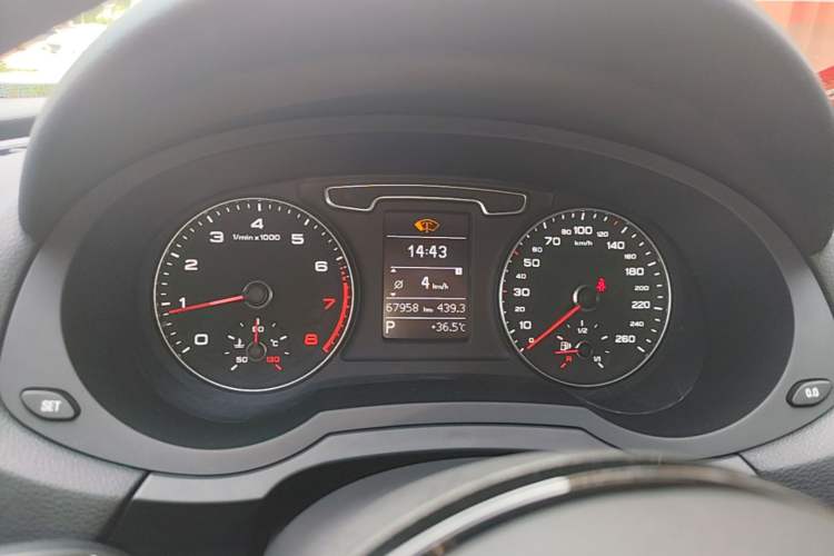 Used Audi Q3 2015 35 TFSI Comfort Model Instrument Cluster